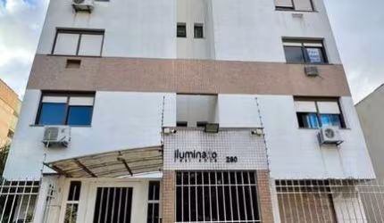 Apartamento todo em piso porcelanato que possui  3 dormitórios, sendo 1 suíte, amplo living para 2 ambientes com sacada integrada, com móveis sob medida (Portiere), cozinha, área de serviço com uma va