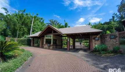 Esta casa é para uma família que busca tranquilidade em meio ao caos da cidade grande e conexão com a natureza.&lt;BR&gt;Casa aconchegante, com amplo living, cozinha americana equipada e um delicioso 