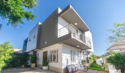 All Win Imóveis VENDE excelente Casa de esquina, totalmente mobiliada ( PORTEIRA FECHADA), com 176,47 m² privativos, moderna, ensolarada e com pátio, no bairro Espírito Santo ( Bahamas).&lt;BR&gt;&lt;