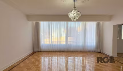 Apartamento de 170m², totalmente reformado, 3 dormitórios, sendo 1 suíte com sacada, sala de estar super ampla, sala de jantar, cozinha com copa, despensa, lavanderia com dependência completa e banhei