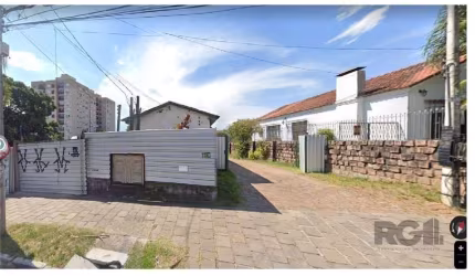Excelente oportunidade de investimento, são 2296m². São 18,10 metros de testada para Av. Aparício Borges-Terceira Perimetral, trecho Sul Avenida sentido Norte Sul, ideal para investimento misto comerc