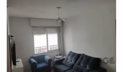 Este é o melhor momento para adquirir seu apartamento, sua casa própria, e este apartamento há oportunidade. São 2 dormitórios, living para 2 ambientes, cozinha e área de serviços a parte, banheiro re