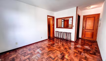 APARTAMENTO  2 DORMITORIOS, VAGA ROTATIVA, SEGUNDO ANDAR TERCEIRO PAVIMENTO. &lt;BR&gt;Este é um excelente apartamento localizado em uma área privilegiada do bairro Cristal, a apenas dez minutos do Ba
