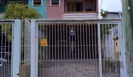 Ótima casa localizada na rua James Boccacio, a 100 metros da av. Juca Batista, bairro Hípica. A casa é muito bem distribuída sendo na parte térrea, sala, cozinha conjugada, lavabo, lavanderia e churra