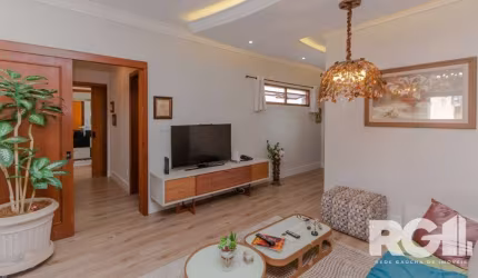 Encantadora cobertura de dois andares. Em excelente localização no bairro Auxiliadora,  desfrute da conveniência de estar perto de tudo que você precisa, sendo próxima de mercados, praças e shoppings.