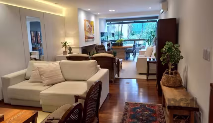 Excelente apartamento semimobiliado de 154m² com 03 suítes, sendo 02 americanas na parte mais nobre do Bairro Petrópolis!&lt;BR&gt;&lt;BR&gt;Imóvel impecável recém completamente reformado, com todo um