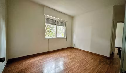 Excelente apartamento térreo a venda no bairro Teresópolis. &lt;BR&gt;Composto de um dormitório, cozinha, lavanderia e area de serviço, Living dois ambientes, imóvel reformado, ensolarado com posição 
