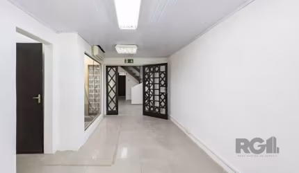 Descubra esta incrível casa localizada na Rua Doutor Vale, Porto Alegre. &lt;BR&gt;Este imóvel oferece um espaço aconchegante para quem quer morar ou colocar seu ponto comercial. A região é conhecida 