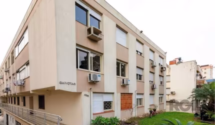 Apartamento à venda em Porto Alegre, no bairro Vila Ipiranga, POA. Localizado na Rua Alberto Silva, 455. Frente Dorotéia e Adventista, esta propriedade está em ótimo estado e oferece uma excelente rel