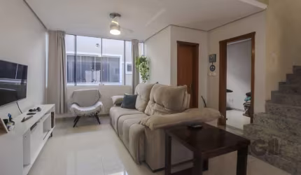 EXCELENTE casa em condomínio, com segurança e conforto, apenas 8 casas no condomínio. A casa possui 3 dormitórios: No térreo possui amplo espaço com churrasqueira e garagem para 2 carros. No 1° andar 