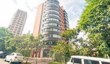 Apartamento finamente mobiliado com 03 dormitórios, sendo 1 suíte, lavabo, ampla sala de jantar com living integrado, cozinha com churrasqueira, área de serviço. Duas vagas individuais, portaria 24 ho