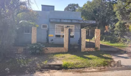 Terreno na Zona Sul de Porto Alegre, a poucos metros da Av. Juca Batista, Av. Campo Novo, medindo 845,50 M2, com 13,20 de largura de frente, por 63,73 de fundos, possui 2 casas de alvenaria no referid