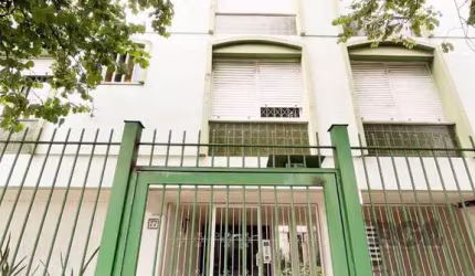 Cobertura à venda em Porto Alegre no bairro São João. Possui 3 quartos (dormitórios), sendo 1 suíte, 4 banheiros, 3 vagas de garagem. Área privativa de 281,61m² e terraço privativo de 122,67 m² e área