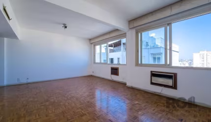 Excelente apartamento com 122m² privativos, andar alto com bela vista para o Rio, composto de 03 dormitórios, sendo 1 suíte, amplo living para 3 ambientes, todo em piso parquet, lavabo, banheiro socia