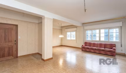 Ótimo e amplo apartamento no bairro Floresta, próximo da Rua Cel. Bordini, desocupado, de frente, com 147m² privativos, com 3 dormitórios e vaga. Possui hall de entrada, sala ampla para 2 ambientes, b