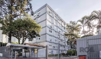 Ótima oportunidade de morar em um condomínio tranquilo no bairro Partenon! Apartamento com dois dormitórios, um banheiro, sala de estar, cozinha, e área de serviço, e ótima posição solar. Além disso, 