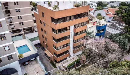 Excelente Cobertura triplex 444,30 m² de área privativa, Bairro Tristeza - Vista panorâmica e 4 vagas de garagem individuais. 1º Pavimento: 3 dormitórios, sendo 1 suíte master com closet, piso aquecid
