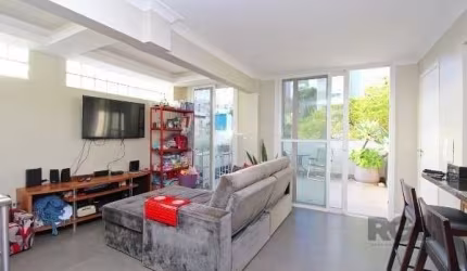 Cobertura de 2 quartos, sendo 1 suíte com closet e sacada, e 1 vaga de garagem coberta e escriturada.&lt;BR&gt;&lt;BR&gt;Esta linda cobertura oferece um living para dois ambientes e, no andar superior