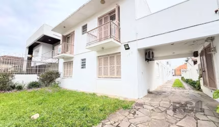 Excelente apartamento localizado no bairro cavalhada com 2 dormitórios ambas com móveis planejados e sacada, living, cozinha e área de serviço integrada e com móveis planejados, banheiro social. Possu