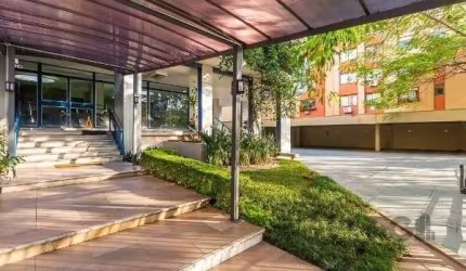 Apartamento de 3 quartos, sendo 1 suíte, com 1 vaga coberta e escriturada, em andar alto.&lt;BR&gt;&lt;BR&gt;Este lindo imóvel conta com cozinha, living para dois ambientes, dependência de serviço e b
