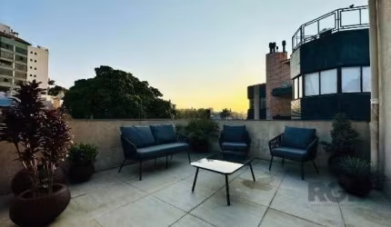 Cobertura incrível de 3 dormitórios e 1 vaga coberta, com 180m² de área privativa.&lt;BR&gt;&lt;BR&gt;Este imóvel encantador oferece um layout perfeito para quem busca conforto e funcionalidade. Um do
