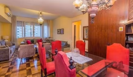Amplo apartamento de 3 dormitórios com suíte, sendo 2 com sacada, e 1 vaga de garagem, com 126m² privativos, no bairro Moinhos de Vento, Porto Alegre.&lt;BR&gt;&lt;BR&gt;O imóvel oferece um living esp