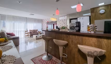 Apartamento pronto para morar | 3 dormitórios | suíte | terraço | 2 vagas de garagem | bairro cristal divisa com bairro tristeza | próximo ao barra shopping | zona sul de porto alegre. Excelente apart