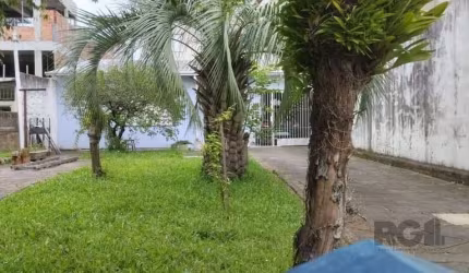 Casa Aconchegante em Localização Privilegiada, excelente oportunidade de adquirir uma casa bem localizada, que oferece uma ampla sala de estar ideal para receber visitas e criar momentos em família. C