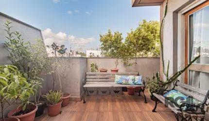 Cobertura 2 dormitórios, 102 m² privativo no bairro Mont Serrat.&lt;BR&gt;&lt;BR&gt;Ótima localização, cobertura com living para 2 ambientes com sacada integrada, lavabo, banheiro social, com 01 dormi
