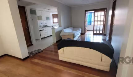 Apartamento de 2 dormitórios grande com suite, sacada fechada com churrasqueira, elevador, garagem, no Bairro São João / Higienópolis, Desocupado, com 97m² privativos, Living em 2 ambientes com piso e