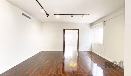 Apartamento localizado no bairro Floresta em Porto Alegre/RS. &lt;BR&gt;&lt;BR&gt;O imóvel possui 178m², 3 quartos sendo 1 suíte, living dois ambientes, sacada, sala de jantar, copa/cozinha, dependênc