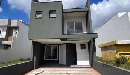 Linda casa no loteamento Ipanema Park.&lt;BR&gt;Possui 120m² privativos. living amplo para 02 ambientes com lareira, cozinha americana com churrasqueira, bom pátio nos fundos.&lt;BR&gt;Possui 03 dormi
