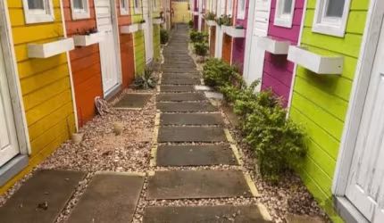 TRATA-SE CABANAS PARA LOCAÇÃO SOBRE UM TERRENO DE 15 X 30 COMI 29 CABANAS PARA LOCAÇÃO AO VALOR DE 650,00 CADA UMA ,ESTANDO INCLUSO ÁGUA ,LUZ E INTERNET. - COZINHA ,LAVANDARIA  E SALA TV COMPARTILHADA