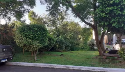 ótimo terreno, desocupado, pronto para construir, rua sem saída, local calmo, próximo a todos os recursos do bairro. Local residencial com segurança. Preço e disponibilidade do imóvel sujeitos a alter