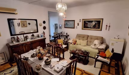 Apartamento à venda no Edifício Aide - Localização privilegiada em Porto Alegre!&lt;BR&gt;&lt;BR&gt;O apartamento conta com:&lt;BR&gt;&lt;BR&gt;Sala ampla, ideal para receber amigos e familiares;&lt;B