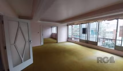 Excelente apartamento com 172m2, na Duque de Caxias de frente. Com todos os recursos que você precisa ao seu lado. Composto de 3 dormitórios sendo 1 suíte, 3 banheiros, e 2 salas bem amplas,1 cozinha 