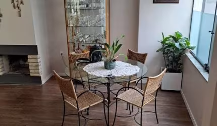 Cobertura 2 dormitórios,  toda reformada na Barão do Ubá, bairro bela vista,  1 suíte,  lavabo, banho social, living amplo com lareira,  cozinha com área serviço espaçosa  com tanque, churrasqueira e 