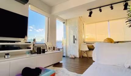 Belíssima cobertura duplex em Mont Serrat, com 136,88 m 2 privativo, no 6ª andar ,toda mobiliada e decorada, sendo no 1ª andar dormitório suite com jacuzzi (originalmente era dois dormitórios), lavabo