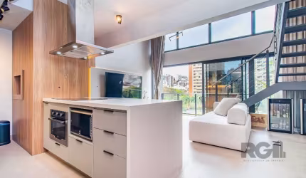 Duplex espetacular = PORTEIRA FECHADA - ACEITA PROPOSTA&lt;BR&gt;Ficam todos os móveis conforme fotos.&lt;BR&gt;Primeiro piso = Cozinha com churrasqueira, lavabo, sala estar, jantar e sacada com vista