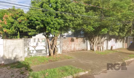 Terreno de 2.300m², próximo a diversas opções de lazer, centros comerciais, shoppings e supermercados. Preço e disponibilidade do imóvel sujeitos a alteração sem aviso prévio.
