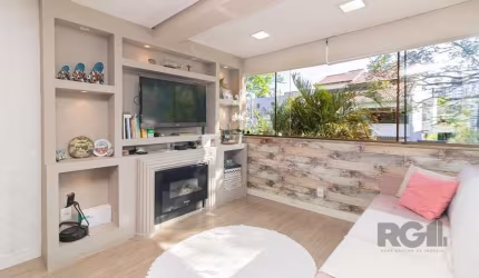 Casa de 4 andares com 156 m² privativos, no bairro Cristo Redentor. O imóvel está contemplado, no térreo com garagem para 3 carros, ambos portões automáticos, proporcionando segurança e praticidade. N