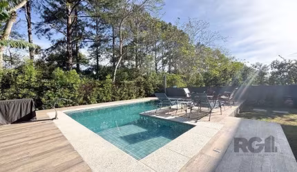 Casa em condominio com pátio com piscina e 3 suites no Terra Ville em Porto Alegre.&lt;BR&gt;Suite Master com banheira de hidromassagem e closet. &lt;BR&gt;Com 233,02m2 de área construída, em terreno 