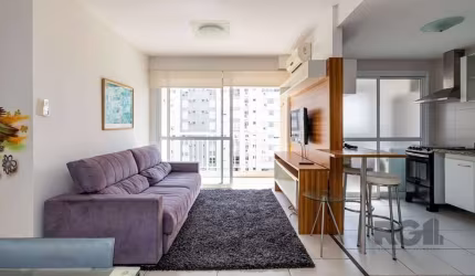 Descubra o conforto e a conveniência de residir no Condomínio Ideale Massima na Rua Andaraí, Passo D'Areia. Este maravilhoso apartamento está mobiliado e desocupado, oferecendo um excelente custo-bene