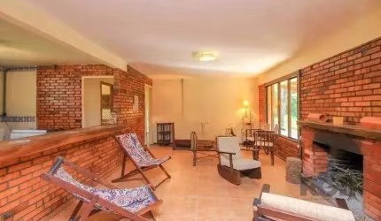 Casa a venda em Belém Novo - Zona Sul de Porto Alegre, 3 quartos. 5.000m², podendo até 3 vagas......&lt;BR&gt;Área do Terreno: 5.000m² de natureza e tranquilidade.&lt;BR&gt;Casa Térrea com amplo livin