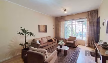 Casa à venda na Vila Ipiranga &lt;BR&gt;Localizada na Travessa José Rodrigues Fonseca, esta casa oferece conforto, espaço e funcionalidade em um dos bairros mais valorizados da cidade. Com 155m² de ár