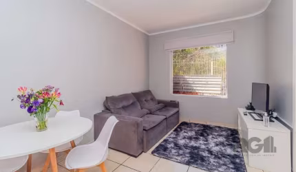 Ótima casa/sobrado no bairro Floresta! São 99,73m² distribuídos em dois pavimentos, sendo o primeiro composto por hall de entrada, living para dois ambientes integrado com a cozinha e área de serviço 