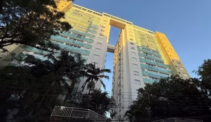 Apartamento 3D. transformado em 2D. , sendo uma suíte , com 80m² privativos, cozinha americana com churrasqueira, sala de estar e jantar em 3 ambientes. Semi mobiliado , 2 vagas lado a lado e depósito