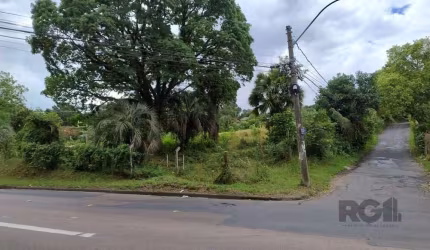 Terreno localizado na Estrada 3 Meninas, em uma importante via do Bairro Vila Nova em processo de duplicação como contra partida da construção do Condomínio Alphaville, importante empreendimento imobi
