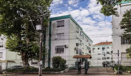 Localizado na Rua Carlos Estevão, este apartamento de 41m² é uma oportunidade imperdível para quem busca praticidade em uma das regiões da Zona Norte de Porto Alegre. O imóvel conta com ambientes bem 