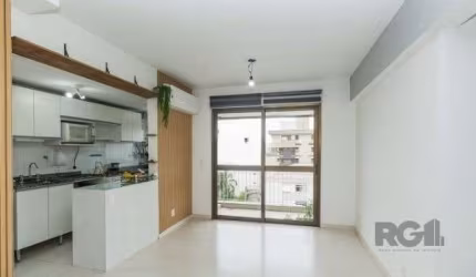 apartamento semi-mobiliado de 81m, projetado para oferecer qualidade de vida e praticidade. O imóvel dispõe de 3 dormitórios, sendo 1 suíte com closet, banheiros modernos com box e armários, cozinha p